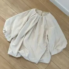 UNTITLEDアンタイトル　バルーン袖ブラウス　ぽわん裾袖　ナチュラル