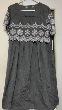 体型カバーも叶う、花柄フレア切替マキシワンピース