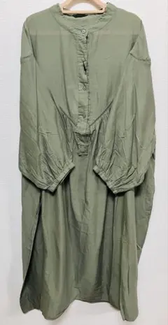 【SALE】merlot メルロー　スタンドカラー　シャツワンピース　カーキのサムネイル