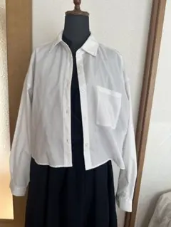 GU【新品、未使用】ジーユー　カラークロップドシャツ（長袖）Mサイズ ホワイト