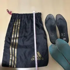 adidas シューズバッグ 巾着袋 ブラック ゴールドのサムネイル