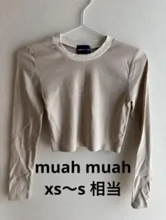 ベージュ クロップド長袖Tシャツ　muah muhaのサムネイル