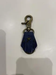 青いレザーキーホルダー 星型装飾付き