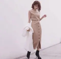 ベージュ ノースリーブニット