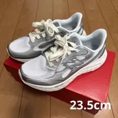 ニューバランス　WARISTS4　23.5㎝スニーカーnewbalance