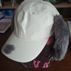 ウサギ耳付きクリーム色帽子