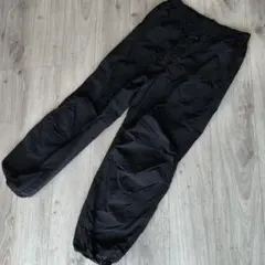 GU　ブラックカーゴパンツ ナイロン素材