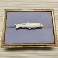 ◆本珊瑚 白珊瑚彫刻 鯉 帯留 アンティーク 和装小物