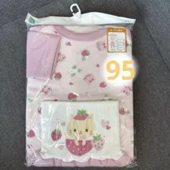 新品未使用 イチゴと猫の長袖パジャマ（95cm以下用）