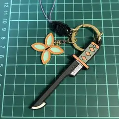鬼滅の刃　日輪刀キーチェーン　胡蝶しのぶ　キーホルダー　ラバーストラップ