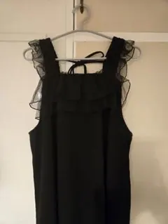 フリル付きブラックキャミワンピース