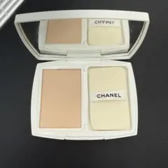 CHANEL　ルブラン　ブライトニングコンパクトB20のサムネイル