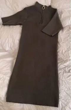 ダークグレー ハイネックニットワンピース 半袖