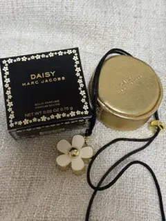 マークジェイコブス　DAISY SOLID PERFUME練り香水のサムネイル