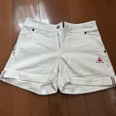 ホワイトパンツ 赤いロゴ レディースゴルフ