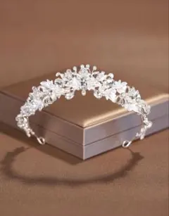 ウェディングティアラ 花とクリスタル