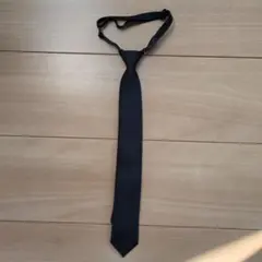 黒いメッシュ調整可能ネクタイ