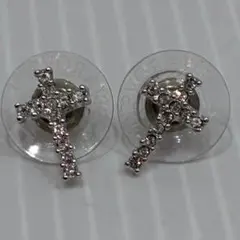 ♪スワロフスキー　クロス　クリスタル　スタッドピアスのサムネイル