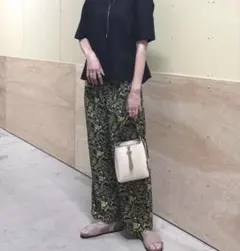 【極美品】アーバンリサーチドアーズ フラワープリントイージーパンツ