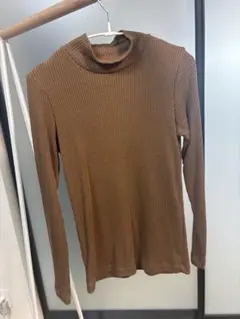 UNIQLO ブラウン タートルネックセーター