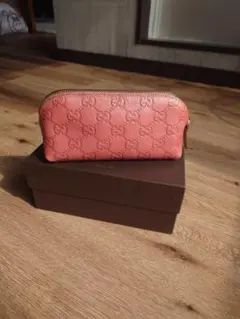 【新品】グッチシマ化粧ポーチ　ピンクレザー