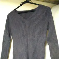 アーバンリサーチ　グレーVネックカットソー