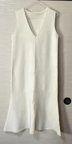 ジーユーGUマーメイドニットジャンパードレス オフホワイト