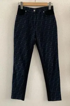 FENDI ズッカ柄 モノグラム カジュアルパンツ ブランドボタン 26 FENDI ズッカ柄 モノグラム カジュアルパンツ ブランドボタン 26