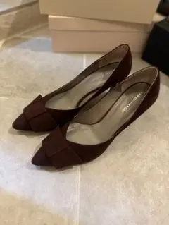 半額　パンプス　オデットエオデール　25㌢ワインレッド　ヒール7.5㌢のサムネイル