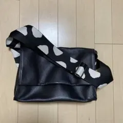 ⭐︎なみ様⭐︎イアパピヨネ　ワイドテープ黒 レザーボディバッグ