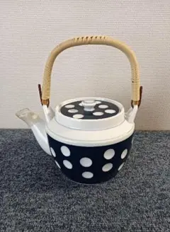 ネイビーとホワイトのドットティーポット