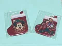 ミッキー、グーフィ　ディズニーストア　シークレットクリスマスソックスキーホルダー