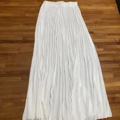 ホワイト プリーツ ロングスカート