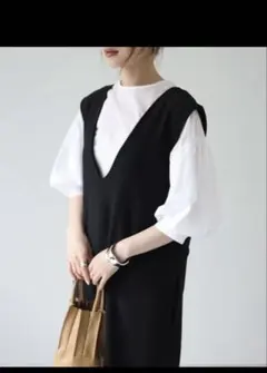 ノースリーブVネック黒ワンピース