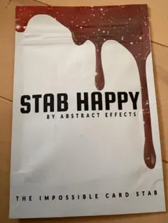 スタブ・ハッピー：観客のサインカードの縁にナイフを突き刺す驚愕のカード当て