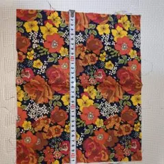 Liberty　布　はぎれ　31×26ｃｍ　花柄