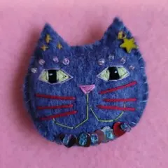 青い猫　ブローチ　フェルト