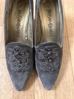 Yves Saint Laurent グレー スエード パンプス