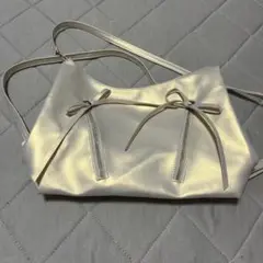 ホワイト リボン付きショルダーバッグ