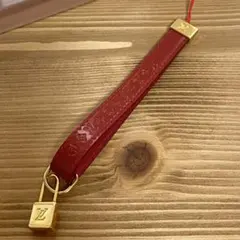 LOUIS VUITTON ヴェルニ ストラップ パドロックチャーム南京錠レッド