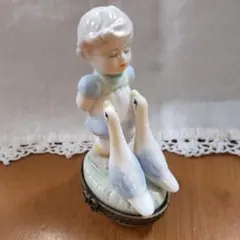 フランス　リモージュ　乳母車に赤ちゃんがのっている　ピルケース　ヒンジボックス フランス リモージュ 乳母車に赤ちゃんがのっている ピルケース ヒンジ