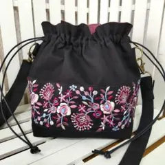 インド刺繍リボン 巾着バッグ ショルダー付き ブラック（内布くすみピンク）