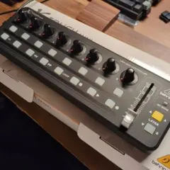 Behringer X-TOUCH MINI MIDIコントローラーのサムネイル