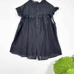 ドールアップウップス　フリル付きノースリーブシャツ　シルク混　ブラック　M