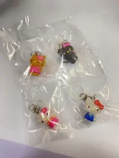 ハローキティ ガチャガチャ　めじるしアクセサリー　4個セット