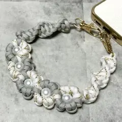 ハンドメイド　パラコード　ハンドストラップ　花　グレー　ホワイト　037