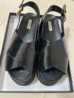 UNITED ARROWS ブラック クロスストラップ サンダル