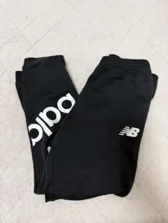New Balance ロングパンツ ブラック ロゴ入りのサムネイル