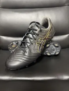 ASICS サッカーシューズ ブラック/ゴールド