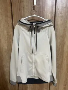 【美品】UNDER ARMOUR ライトグレージップアップパーカー 新品タグ付